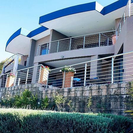 Over The Moon Guesthouse Йоханесбург Екстериор снимка