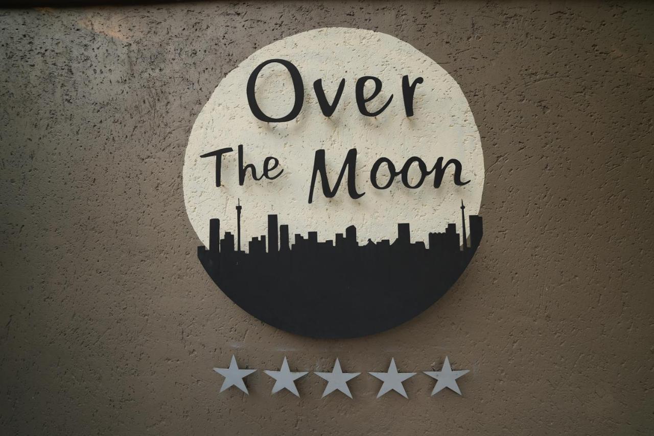 Over The Moon Guesthouse Йоханесбург Екстериор снимка