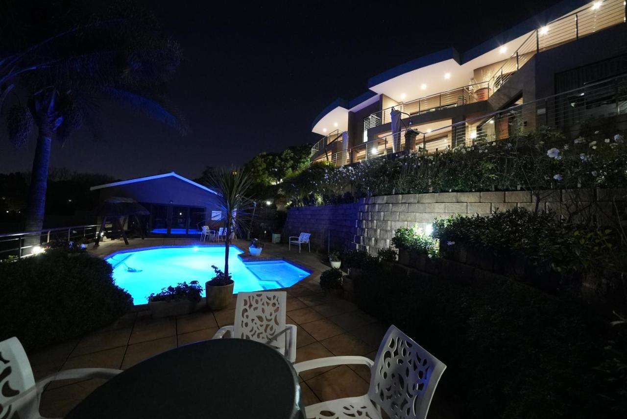 Over The Moon Guesthouse Йоханесбург Екстериор снимка