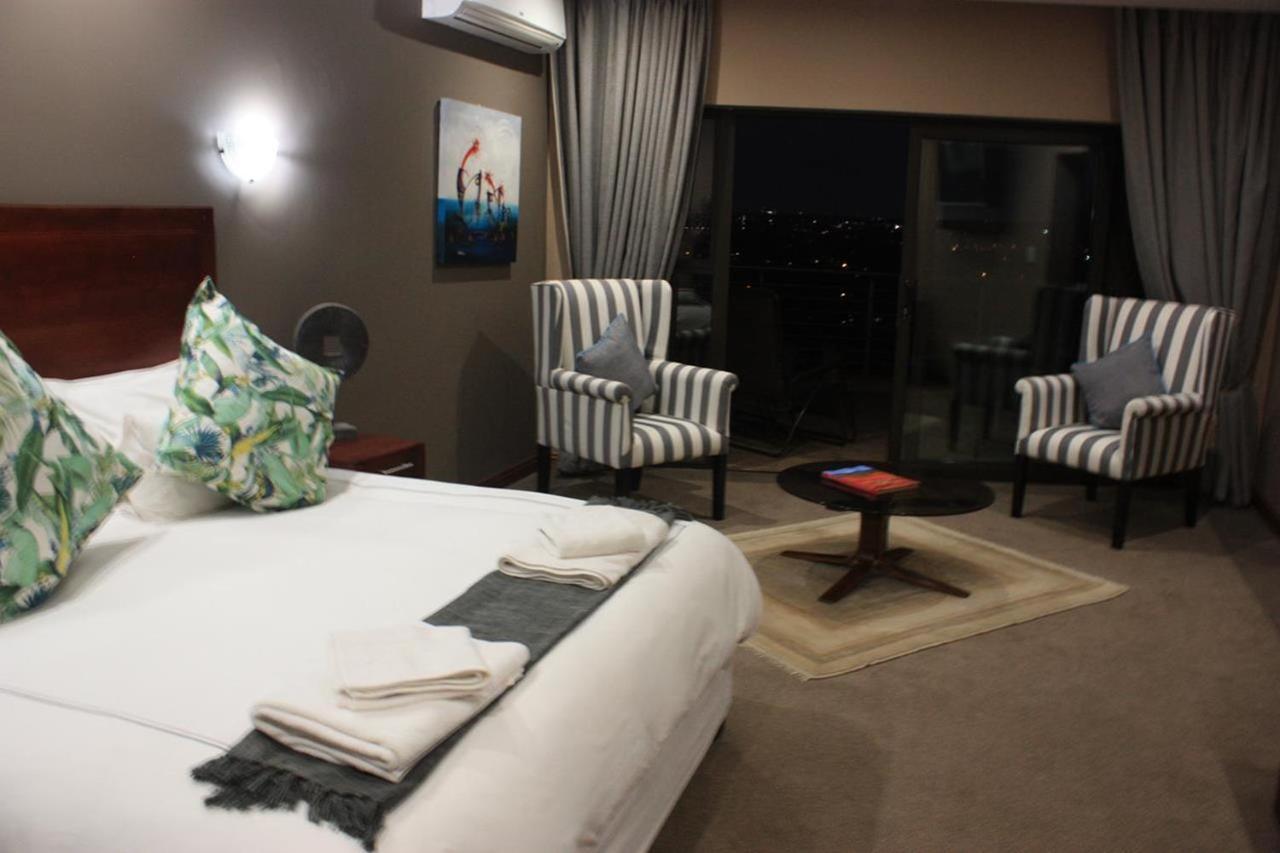 Over The Moon Guesthouse Йоханесбург Екстериор снимка