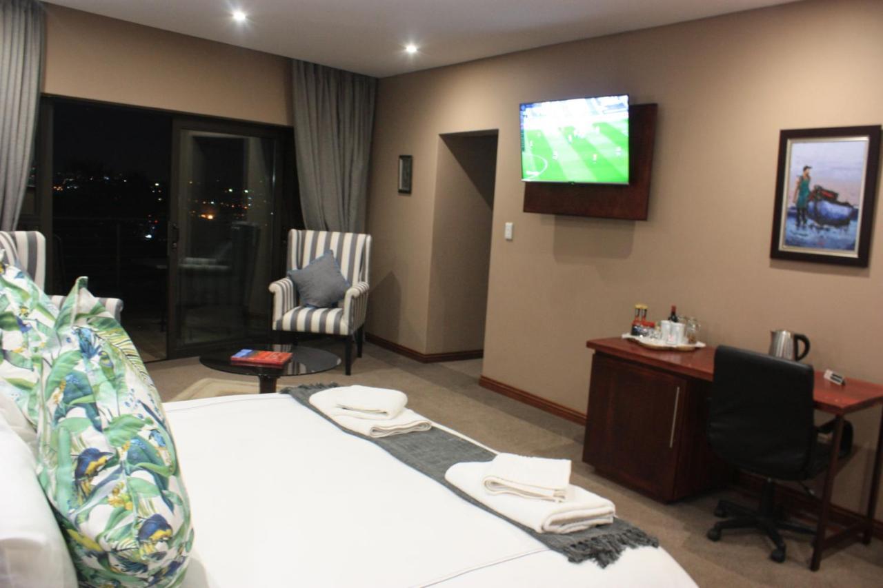 Over The Moon Guesthouse Йоханесбург Екстериор снимка