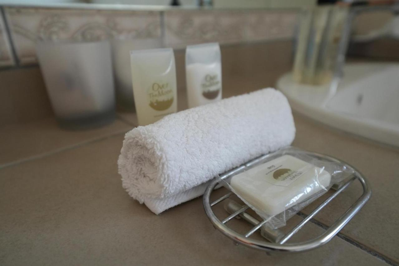 Over The Moon Guesthouse Йоханесбург Екстериор снимка